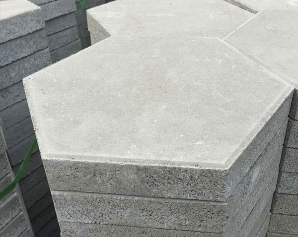 六角護(hù)坡磚如何鋪貼？